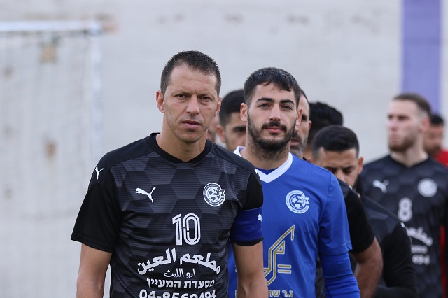 קפטן מכבי נוגידאת רוצים לעצור את צעירי כפר כנא.